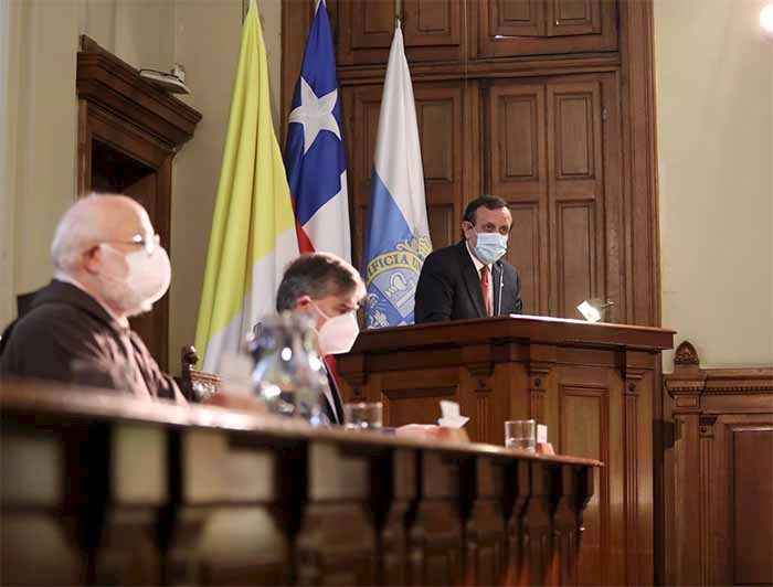 imagen correspondiente a la noticia: "UC reconoció a su cuerpo docente por su contribución a la universidad y al país"