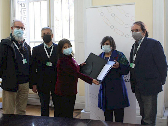 Académicos entregan minuta sobre el rol de la ciencia a la presidenta  de la Convención  Constituyente Elisa Loncon. Foto Academia Chilena de Ciencias