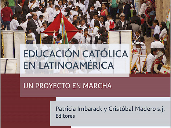 Portada del libro recortada. Foto Ediciones UC