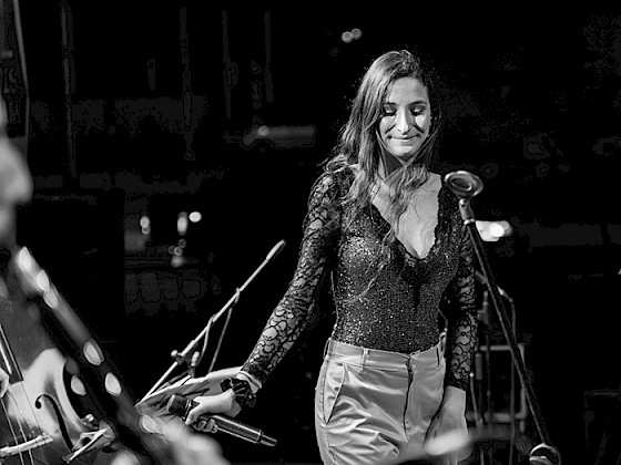 Retrato de cantante y estudiante UC Antonella Sigala.