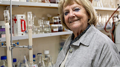 Alt: Gloria Montenegro in her laboratory.