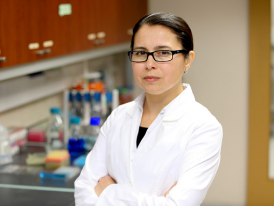 Dra. Susan Bueno en el laboratorio de la FCB.- Foto César Cortés