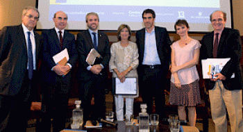 Autoridades que participaron: ministro de la Secretaría General de la Presidencia, Gonzalo Blumel; la directora de la Fundación Ciudad, Carolina Tohá; el decano de la Facultad de Artes Liberales de la Universidad Adolfo Ibáñez, Francisco José Covarrubias; y la investigadora del Centro de Políticas Públicas UC, Francisca Alessandri, quien moderó la conversación.