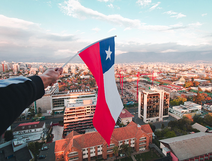 “Chile necesita rehacer las bases desde las cuales construir una identidad nacional", afirma el profesor del Instituto de Sociología Fernando Valenzuela frente a una baja en el orgullo nacional, de un 79% en 2010 a un 47% en 2021. (Crédito fotografía: iStock Photo)