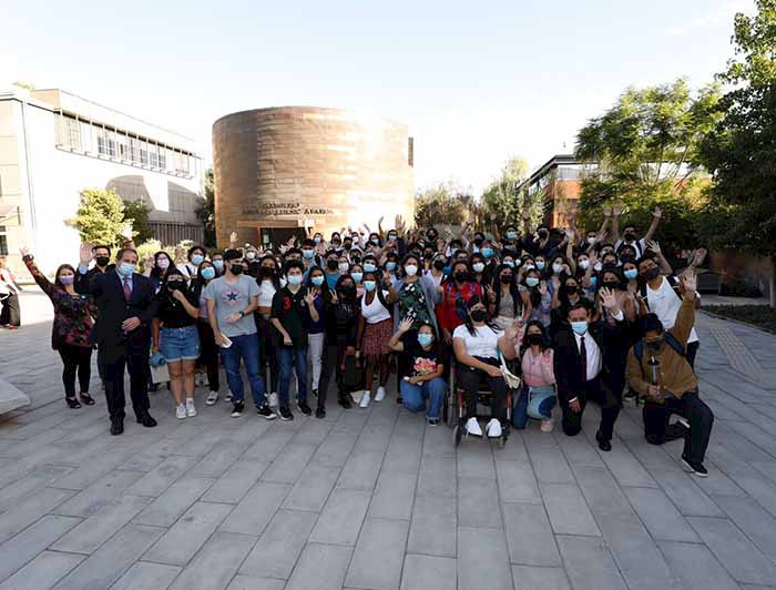 imagen correspondiente a la noticia: "Rector UC recibe a más de 800 estudiantes que ingresaron por vías de equidad este 2022"
