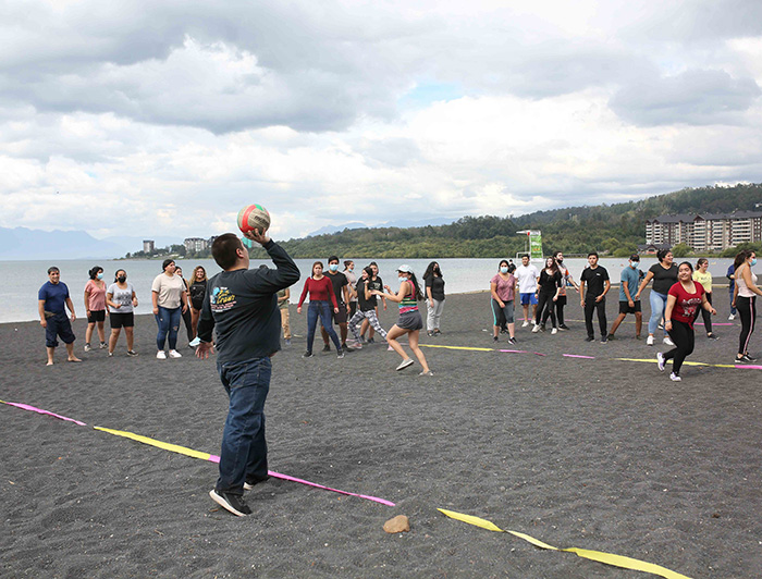La Semana Novata del Campus Villarrica incluyeron actividades al aire libre en la playa. Ver más imágenes en la galería Flickr. (Fotografía: Comunicaciones Campus Villarrica)