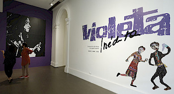 Exposición Violeta Inédita en el Centro de Extensión.- Foto Dirección de Comunicaciones