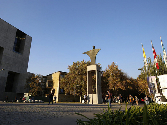 Entrada principal del campus San Joaquín.