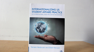 Portada de Libro "Internationalizing us student Affairs practice"