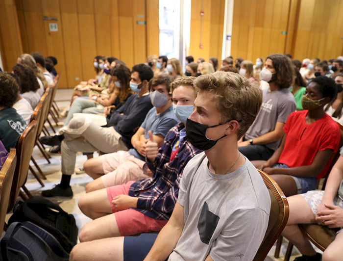 Alumnos en el Salón Fresno.- Foto Dirección de Comunicaciones