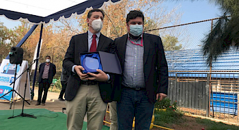 Alexis Kalergis con el alcalde de Macul Gonzalo Montoya. Foto Inés Llambías Comunicaciones