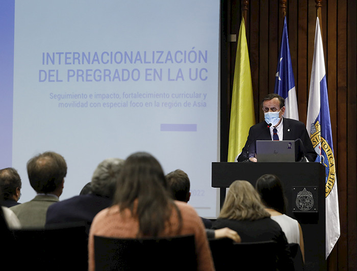 El rector Ignacio Sánchez en la presentación del programa