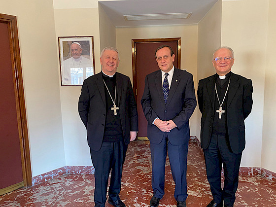 Rector Ignacio Sánchez en Roma con el Cardenal Giuseppe Versaldi (izquierda) y monseñor Angelo Zanni
