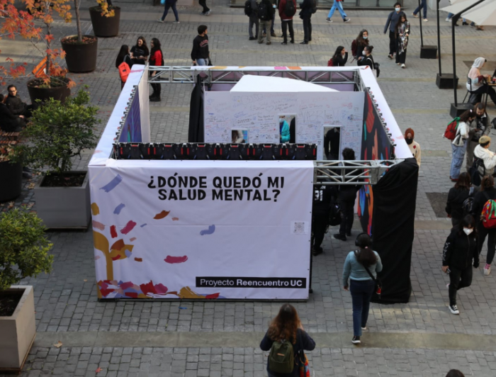 imagen correspondiente a la noticia: "Estudiantes comparten en intervención de salud mental en los Campus UC"