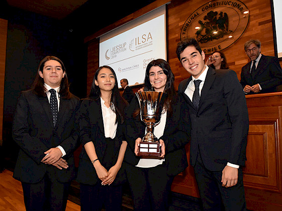Equipo de la Facultad de Derecho UC obtuvo el primer lugar