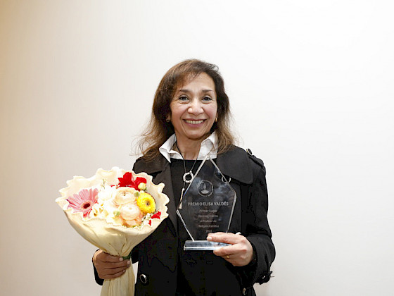Verónica García, profesora del colegio Arturo Toro Amor, reconocida con el premio "Elisa Valdés".- Foto César Cortés