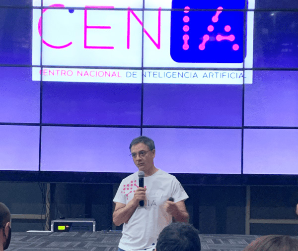 Professor Álvaro Soto is holding a CENIA conference.