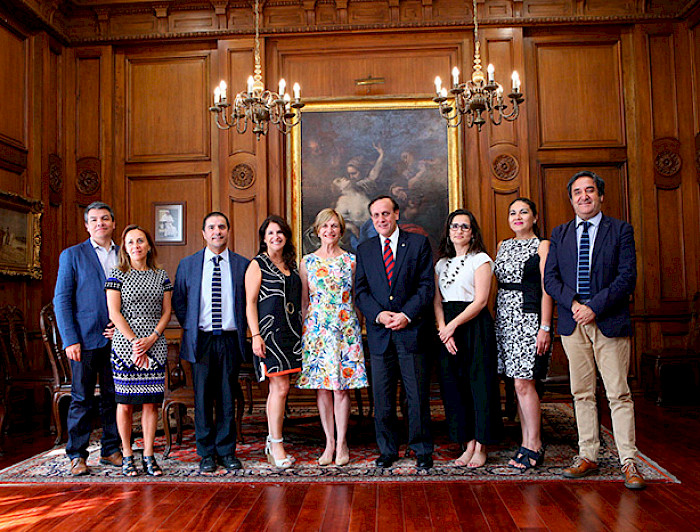 Rector Ignacio Sánchez, la alcaldesa, Evelyn Matthei y equipo