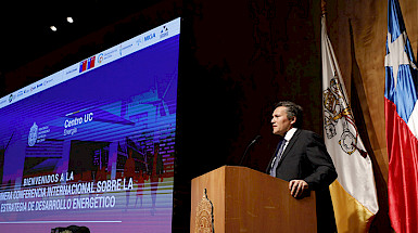 El profesor y director del Centro de Energía UC Álvaro Videla