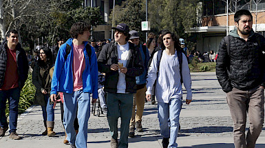 Alumnos en el Campus San Joaquín. Foto Dirección de Comunicaciones