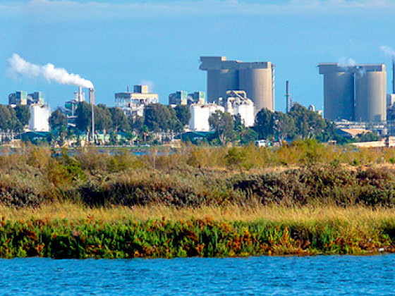 Paisaje con Industrias