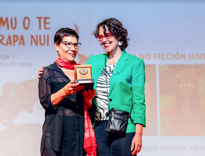 imagen correspondiente a la noticia: "Investigadora CJE recibe Medalla Colibrí 2022 por libro sobre repertorios éticos de ficción infantil"