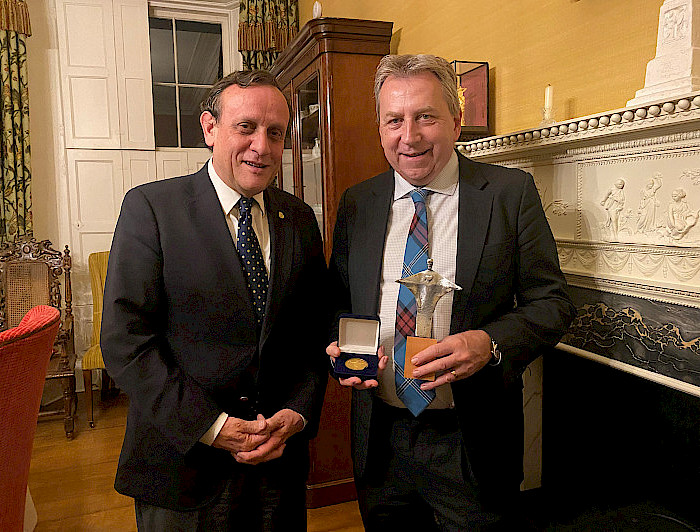 Rector Ignacio Sánchez con Rector Universidad de Edimburgo.