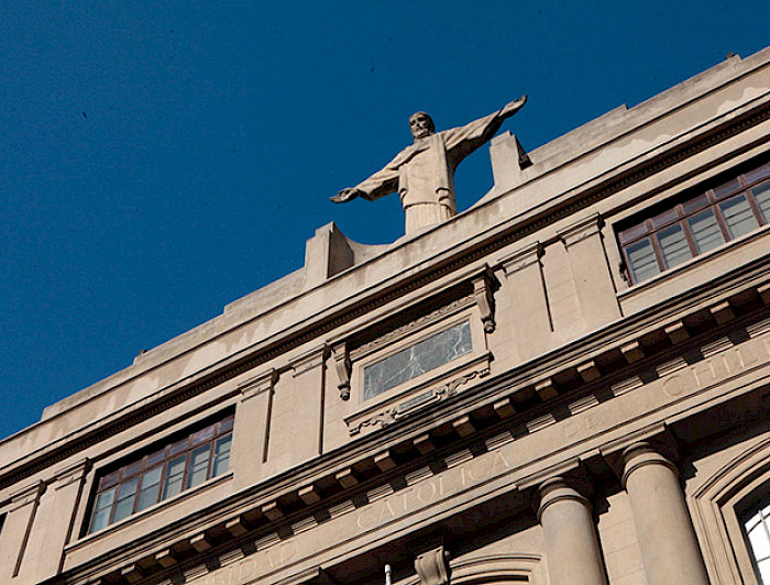 Cristo Sagrado Corazón, Casa Central UC