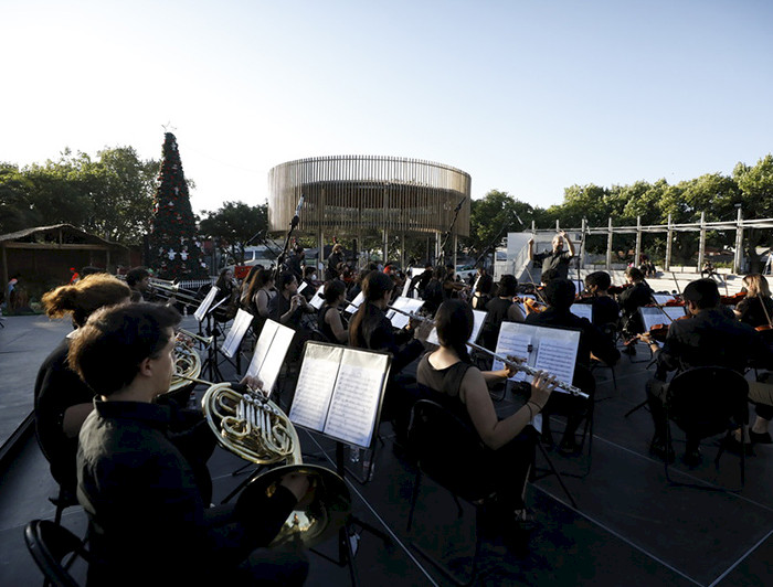 Orquesta Interfacultades UC, concierto en la Plaza de Colina.- Foto Dirección de Comunicaciones