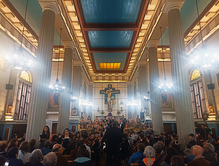 "El 'Aleluya' y en general el concierto me llenó de alegría el corazón (...)", cuenta Erika Osmer, asistente al concierto El Mesías en la catedral de Puerto Montt. (Crédito fotográfico: Carla Alonso)