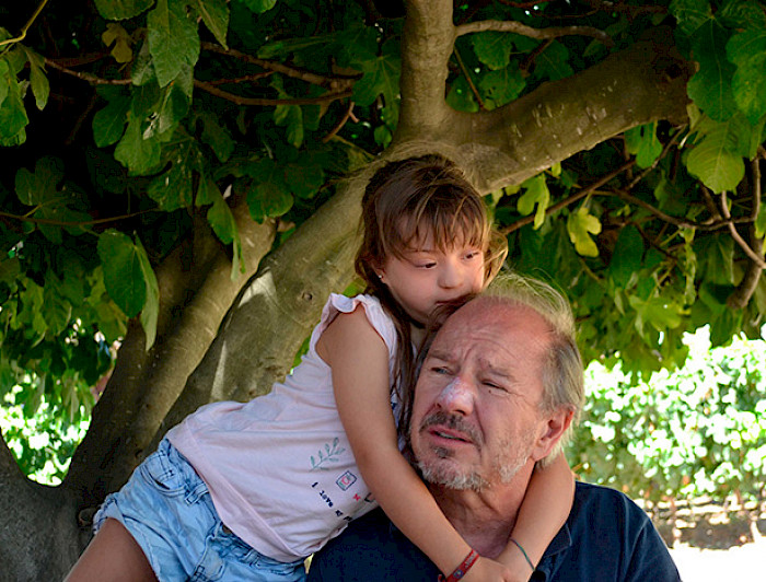 Un padre y su hija con síndrome de down