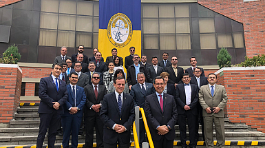 En La Paz, rector de la UC Ignacio Sánchez y representantes de la Universidad Católica Boliviana San Pablo y de la Pontificia Universidad Católica del Perú.