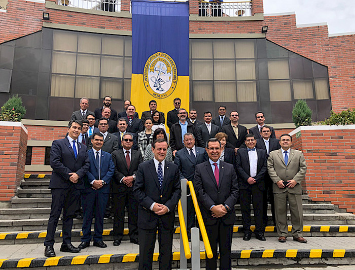 En La Paz, rector de la UC Ignacio Sánchez y representantes de la Universidad Católica Boliviana San Pablo y de la Pontificia Universidad Católica del Perú.