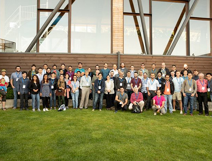 Científicos y estudiantes reunidos en la ciudad de la Región de Los Lagos en Chile