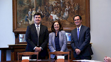 Superintendente Ronaldo Bruna, la vicerrectora de Comunicaciones Paulina Gómez y el decano de Ingeniería Juan Carlos de la Llera