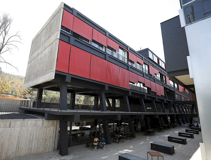 imagen correspondiente a la noticia: "Nuevo edificio de facultad consolida el campus Lo Contador y permite su apertura hacia la ciudad"