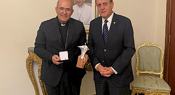 Cardenal José Tolentino y el rector Ignacio Sánchez en Roma. Foto Dirección de Comunicaciones