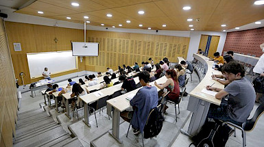 Estudiantes Universitarios en sala de clases