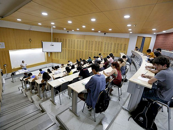 Estudiantes Universitarios en sala de clases