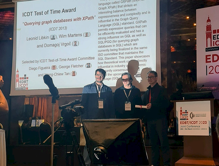 Académicos reciben premio en conferencia internacional de bases de datos