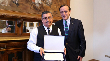 Freddy Rivera y el Rector Ignacio Sánchez