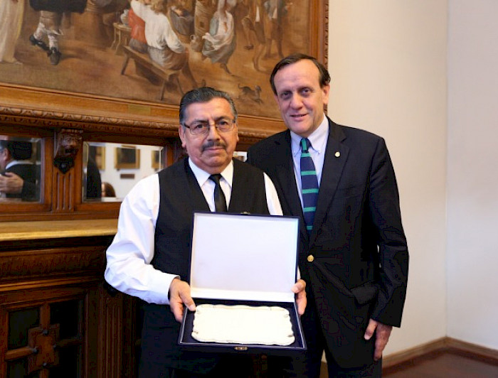 Freddy Rivera y el Rector Ignacio Sánchez