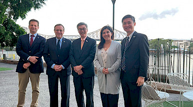 Autoridades de las universidades Católica de Chile y Nacional de Singapur.