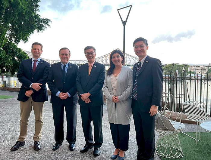 Autoridades de las universidades Católica de Chile y Nacional de Singapur.
