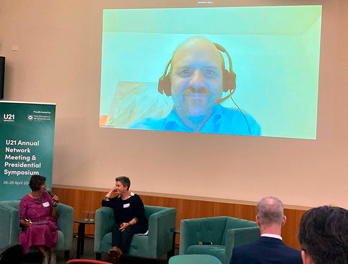 Profesor Sebastián Vicuña durante su presentación online en uno de los paneles de U21.