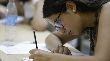 Estudiante en sala de clases