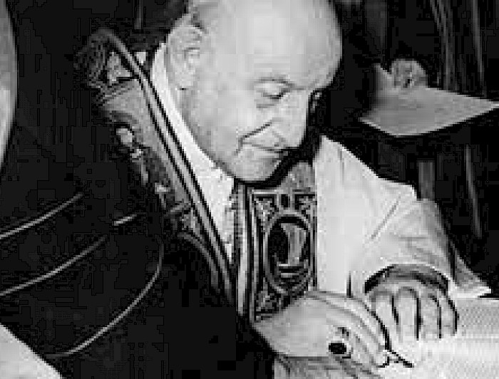 El Papa Juan XXIII firma la encíclica Pacem in Terris, el 9 de abril de 1963.- Foto Vatican News