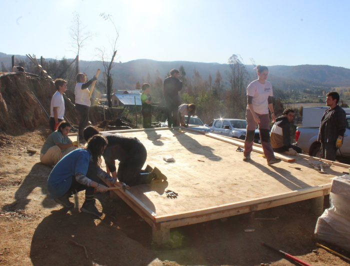 imagen correspondiente a la noticia: "Estudiantes construyen ocho viviendas para familias damnificadas de Santa Juana"