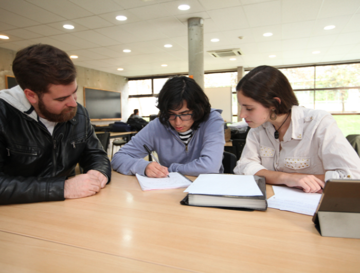 imagen correspondiente a la noticia: "Universidad presenta Bachillerato Inicia UC para estudiantes de liceos técnico profesionales"