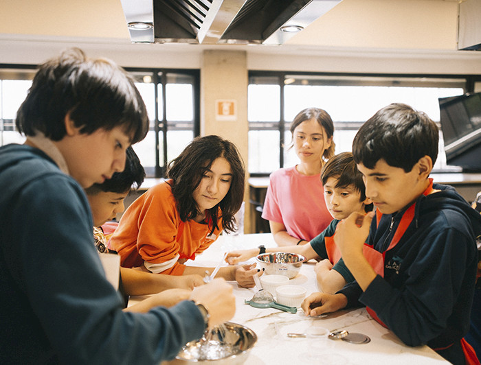 imagen correspondiente a la noticia: "14 cursos gratuitos de ciencia y tecnología para escolares en vacaciones de invierno"